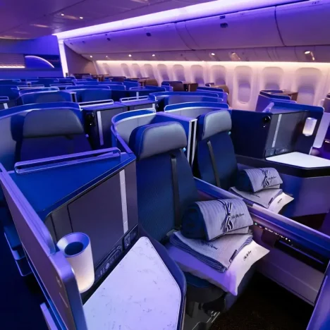 United Airlines Carry-On Size Restrictions & Policy (2025)