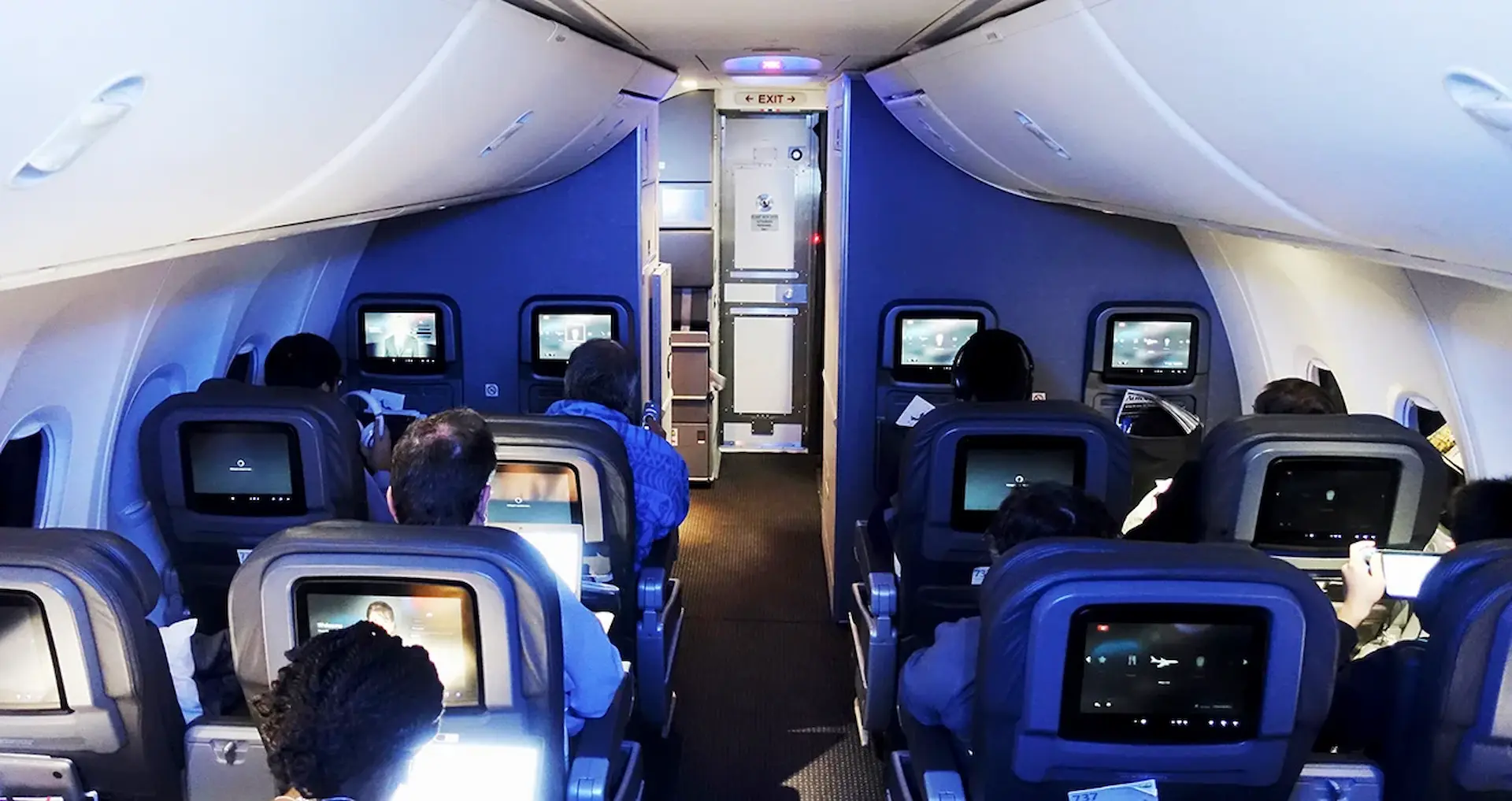 Boeing 737-800 American Airlines First Class Cabin