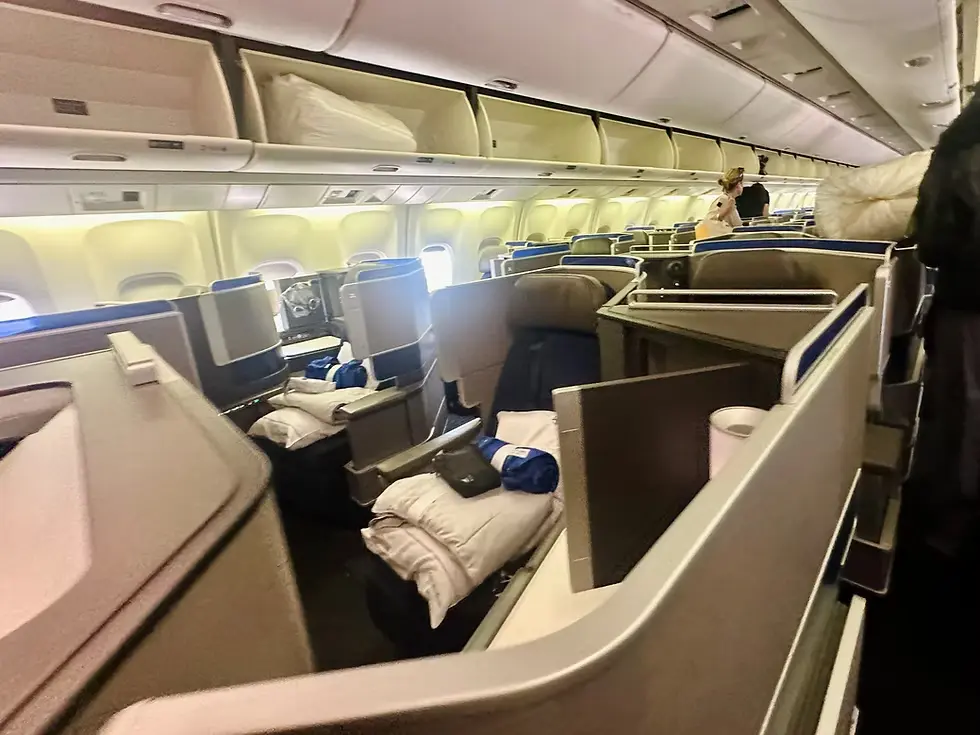 Best Seats for Couples on United Polaris 767-300