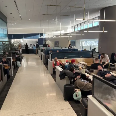 United Polaris Lounge SFO vs Newark: Which Is Better?