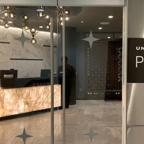How to Get Into United Polaris Lounge: Access Rules, Costs, and Hidden Methods (2025 Guide)