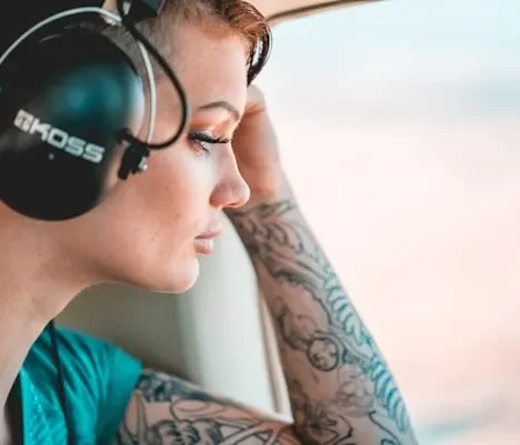 Can Families Board Early Without Paying Extra? Airline Family Boarding Rules (2026)