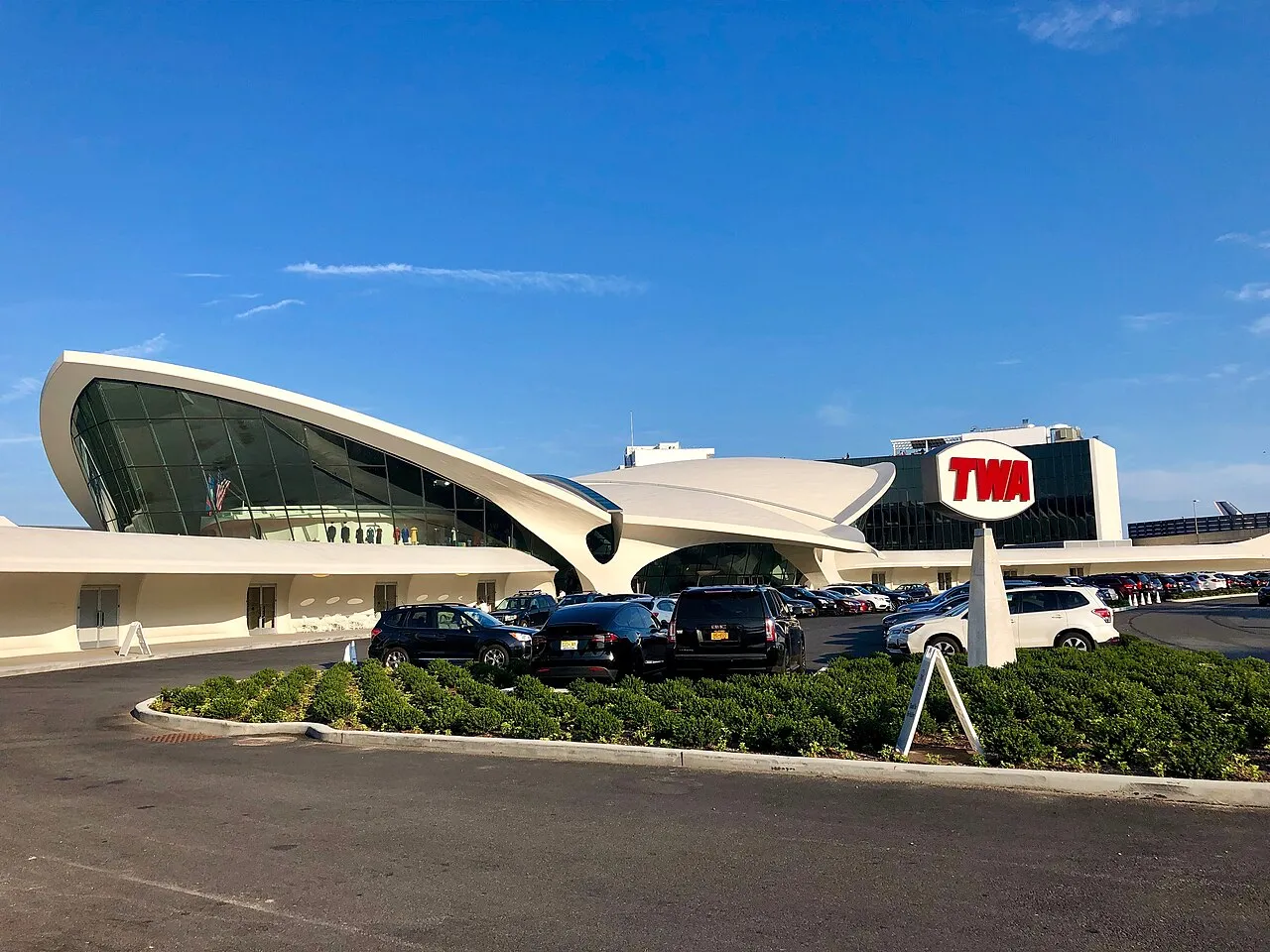 American Airlines Hotels 2026: How to Book, Earn Miles & Best Deals